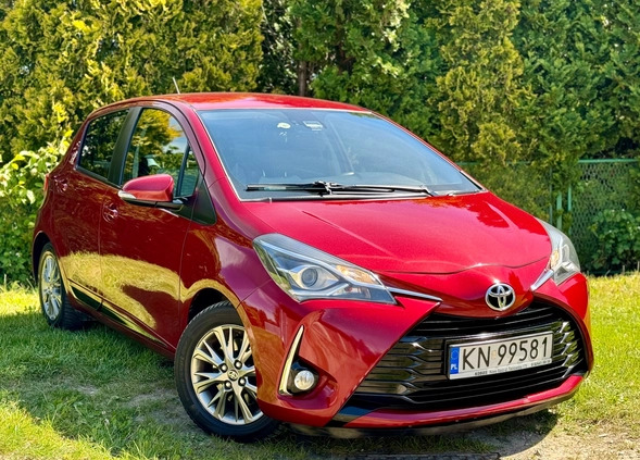 Toyota Yaris cena 37900 przebieg: 260800, rok produkcji 2017 z Wołomin małe 379